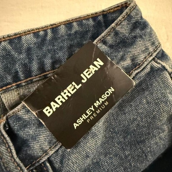 Ashley Mason Premium Barrel Jeans Medium Wash Frayed Hem AMRO-1775MB Size 9/29 - Picture 5 of 8